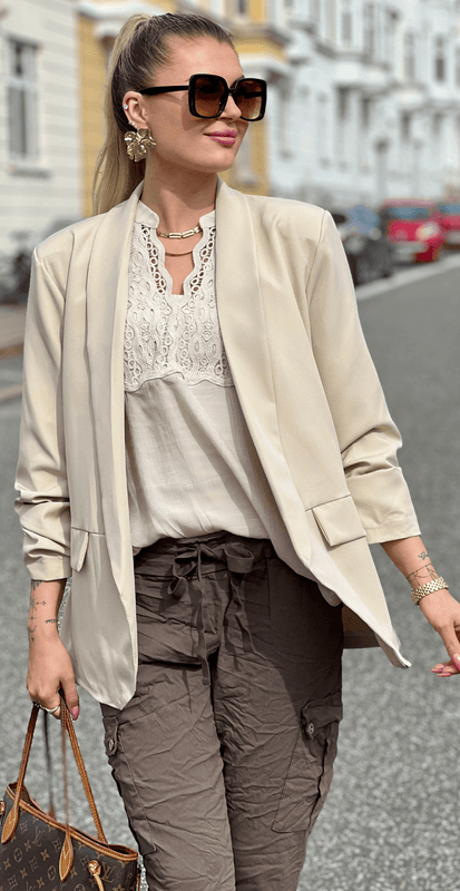 Amalie – Let Sort Blazer med Afslappet Pasform