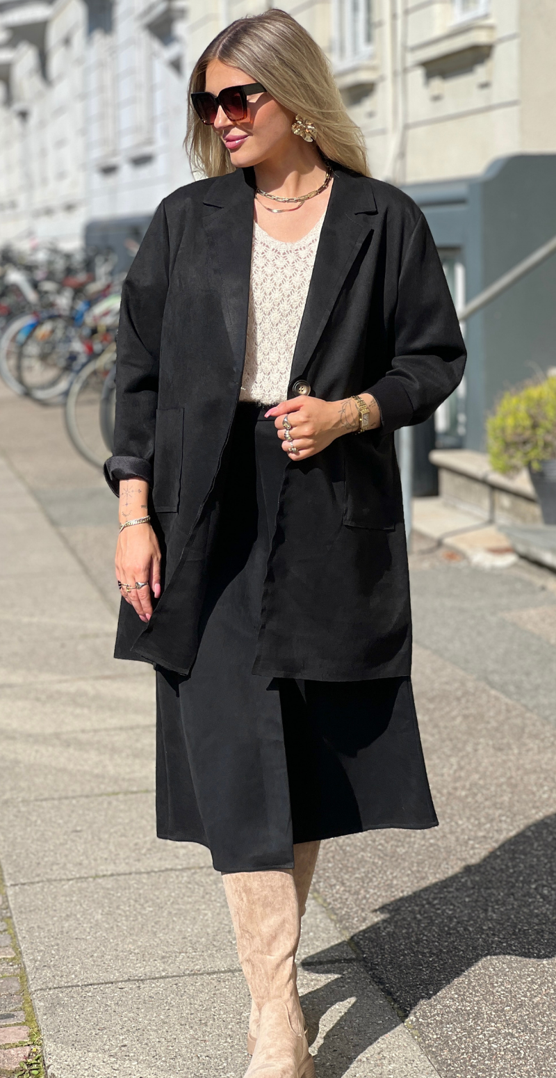 Maren – Kort Frakke i Elegant Ruskindslook