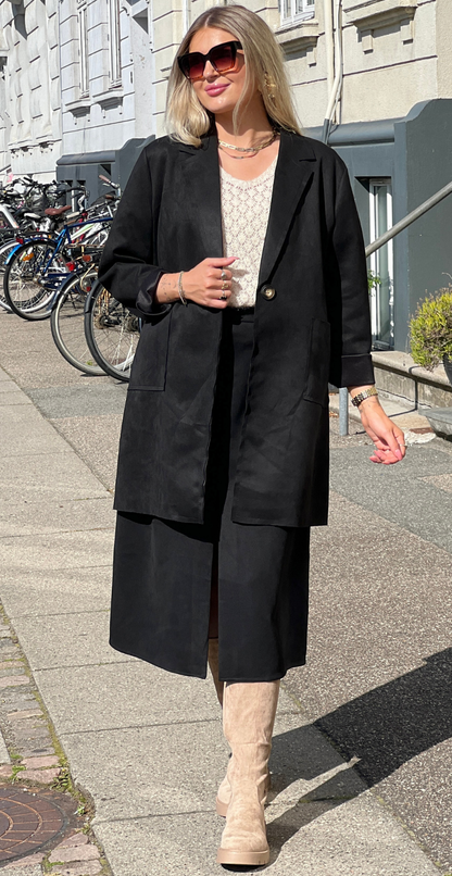 Maren – Kort Frakke i Elegant Ruskindslook