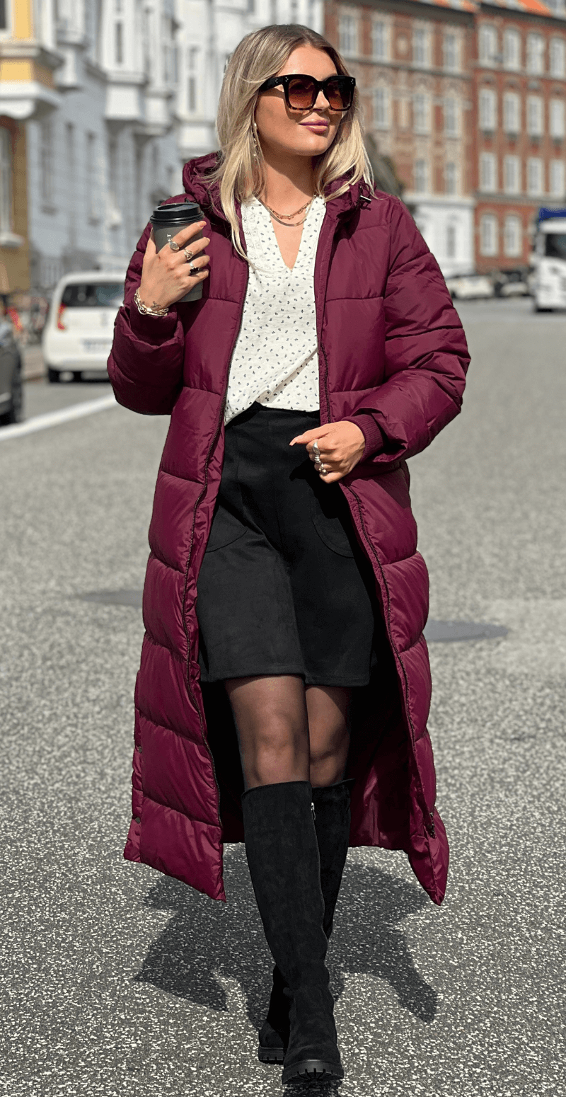 Liv – Lang Vinrød Vinterfrakke