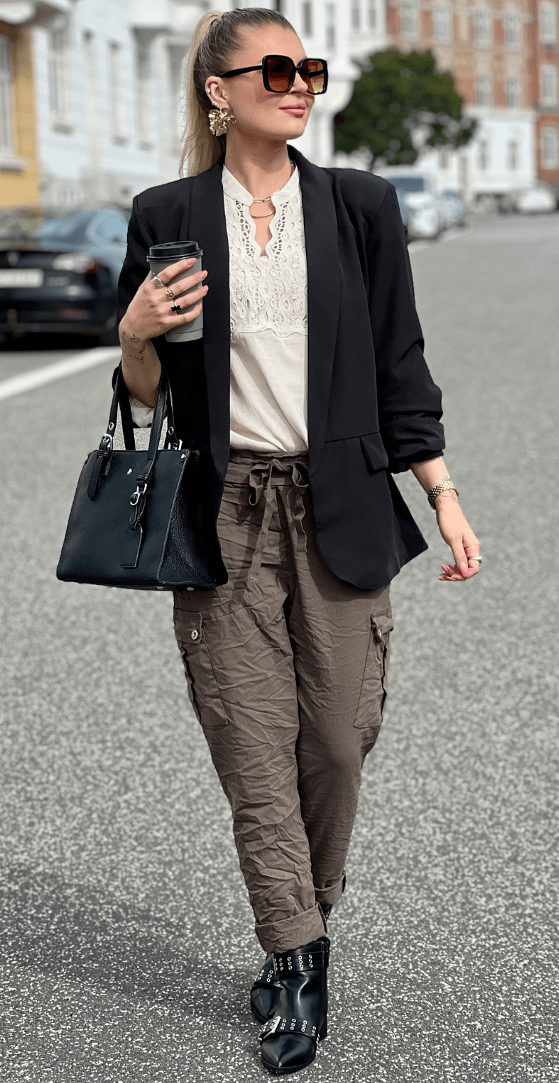 Amalie – Let Sort Blazer med Afslappet Pasform