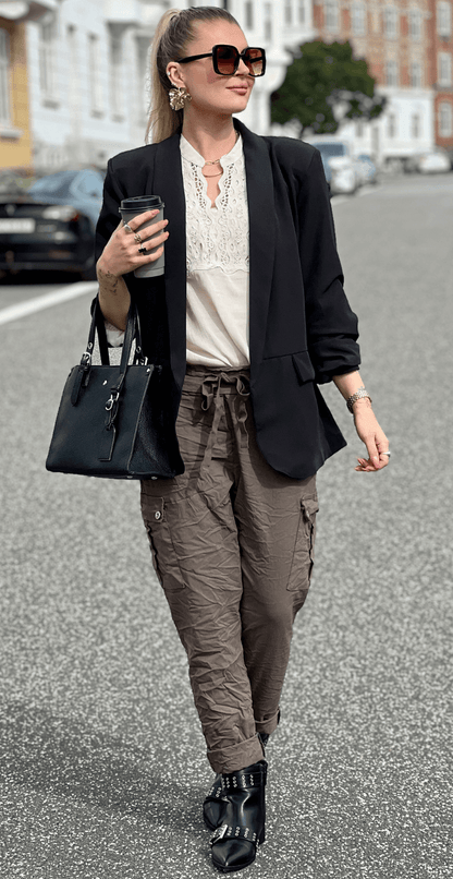 Amalie – Let Sort Blazer med Afslappet Pasform