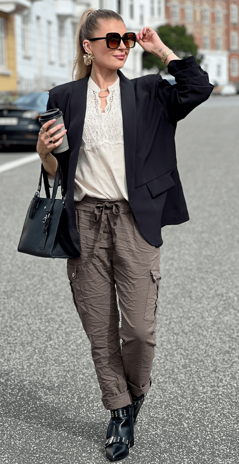 Amalie – Let Sort Blazer med Afslappet Pasform