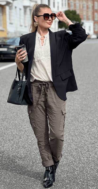 Amalie – Let Sort Blazer med Afslappet Pasform