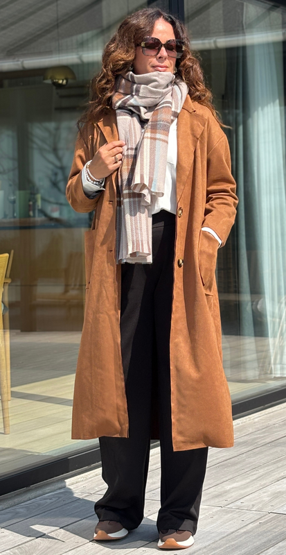 Ingrid – Lang Frakke i Elegant Ruskindslook