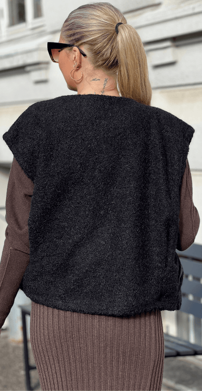 Melvine – Strikket Kjolesæt med Vest