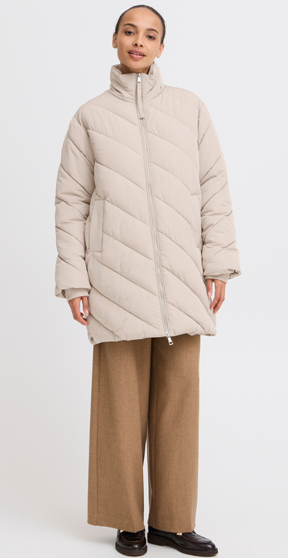 Astrid – Beige Vinterjakke med Elegant Quiltning