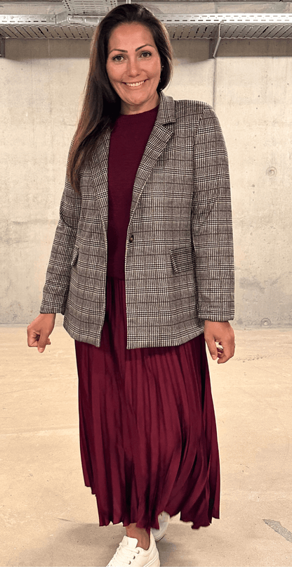 Karla – Ternet Blazer i Klassisk Snit