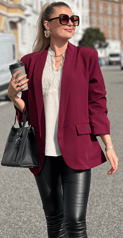 Amalie – Let Sort Blazer med Afslappet Pasform