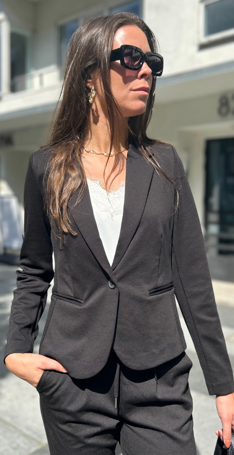 Linnea - Klassisk Sort Blazer