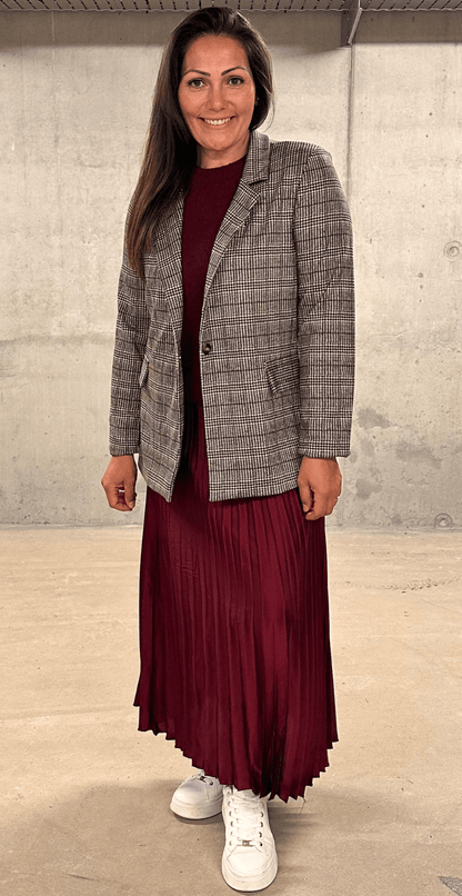 Karla – Ternet Blazer i Klassisk Snit