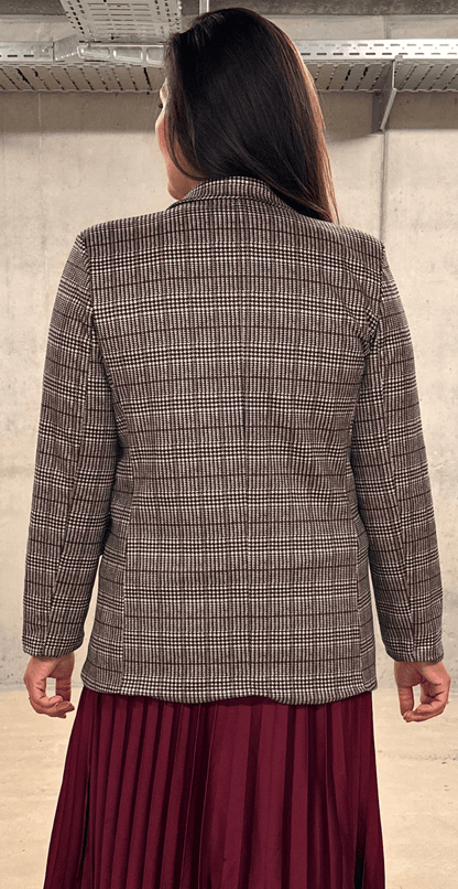 Karla – Ternet Blazer i Klassisk Snit