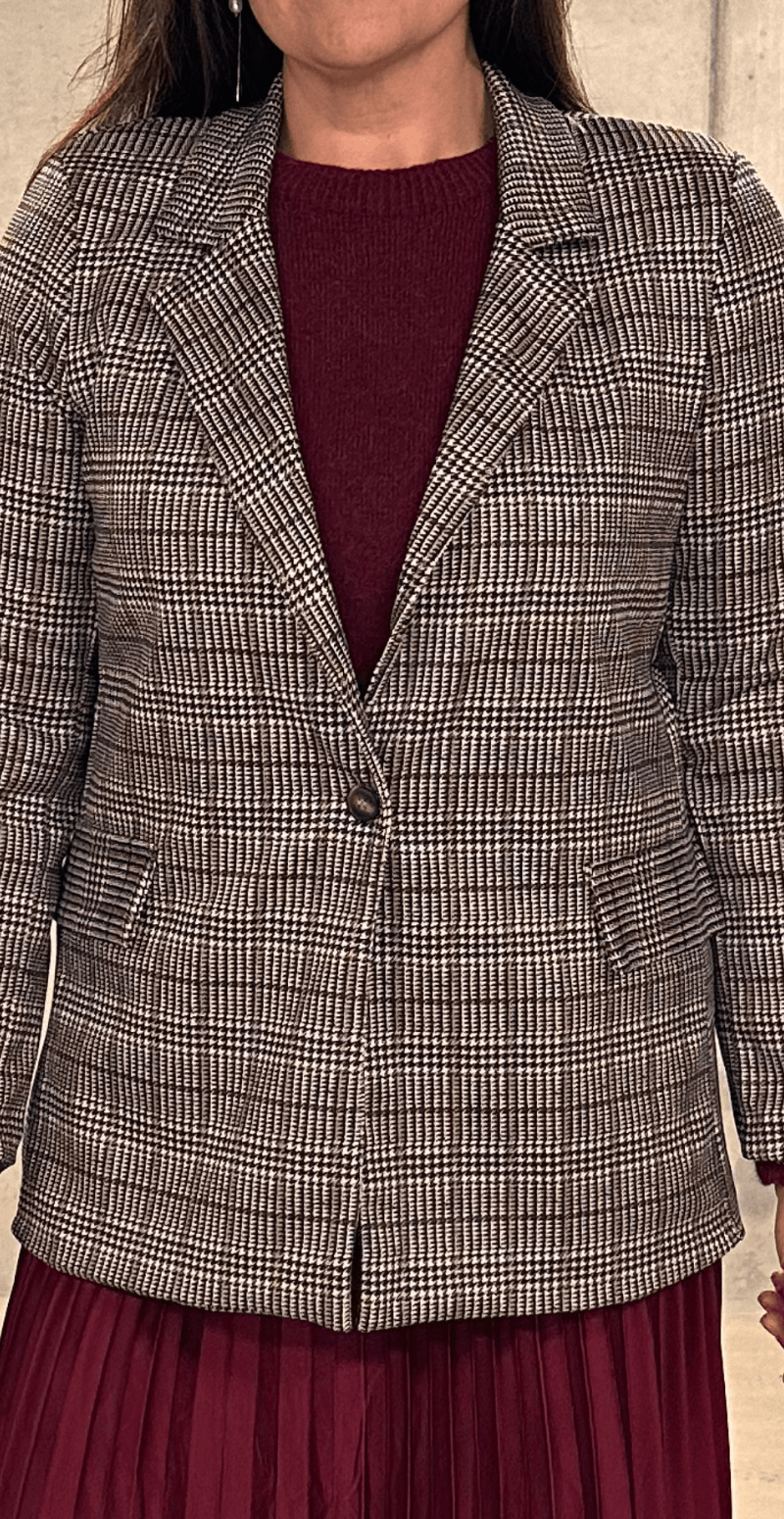 Karla – Ternet Blazer i Klassisk Snit