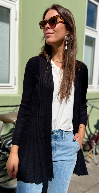 Liv – Let, ribstrikket cardigan