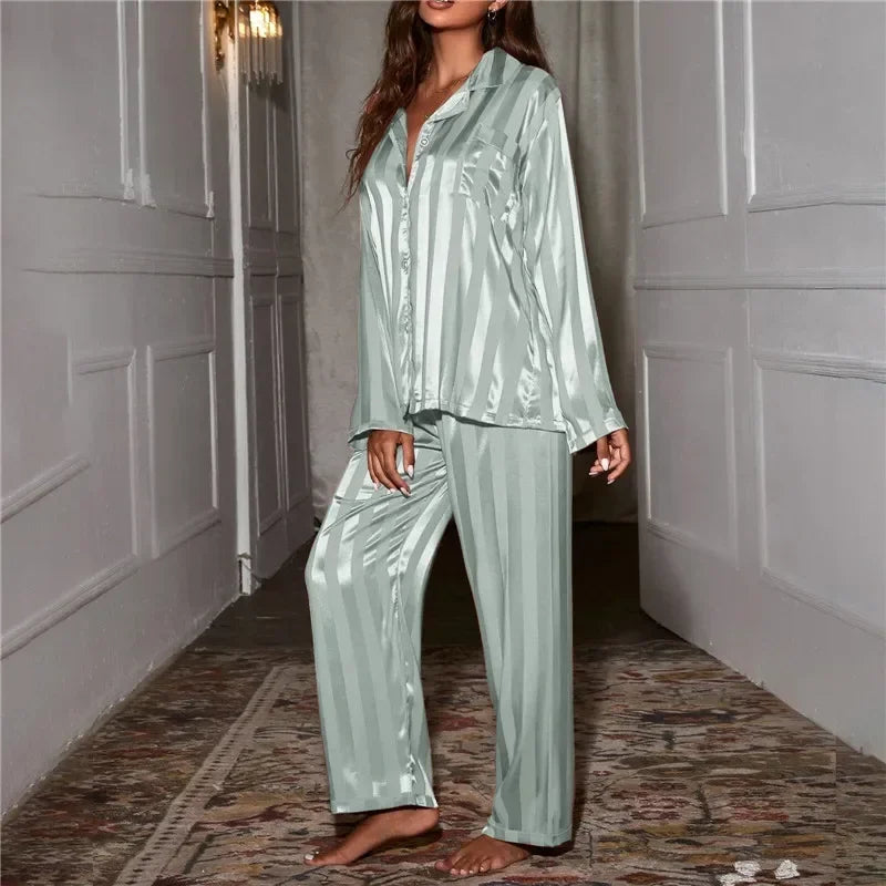 Line - Stilfuld Stribet Satin Pyjamasæt