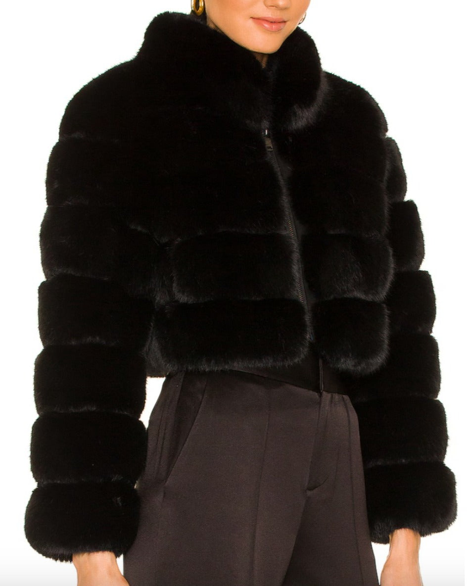 Estelle – Kort Sort Pelsjakke