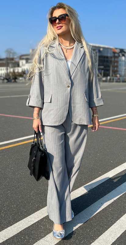 Solveig – Elegant Stribet Sæt