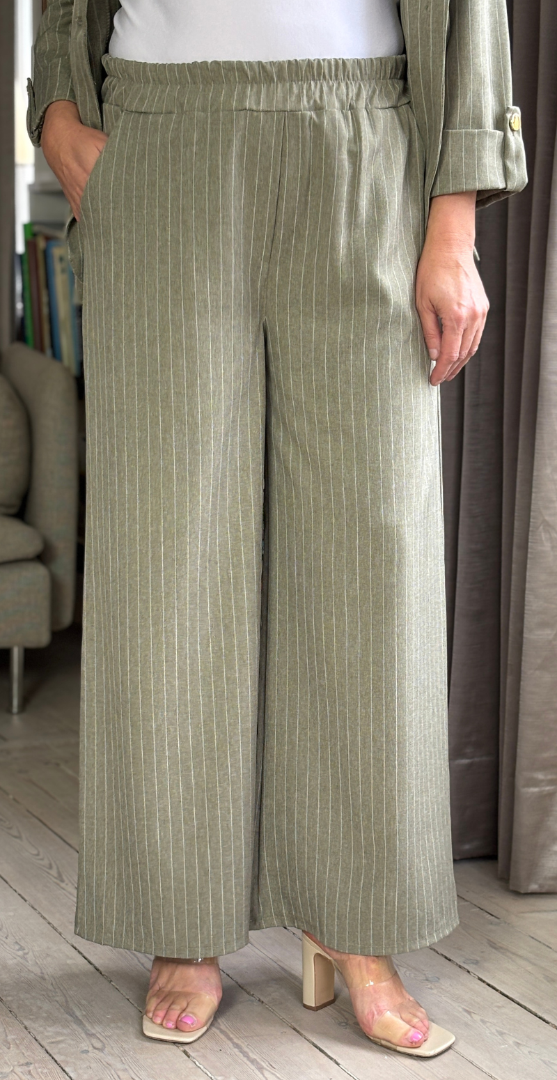 Solveig – Elegant Stribet Sæt