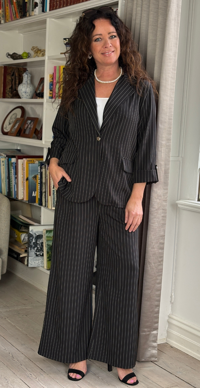 Solveig – Elegant Stribet Sæt